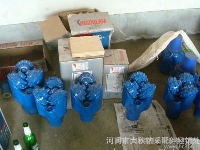 8 1/2" 矿用石油水井硬质合金齿三牙轮钻头 深孔钻头图1