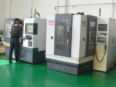 北方模塑 大型深孔钻对外加工图1