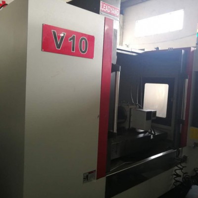 立扬v10加工中心，机械手臂刀库24t，法那科mf系统2017年 带255四轴 带油冷 带排屑器图6