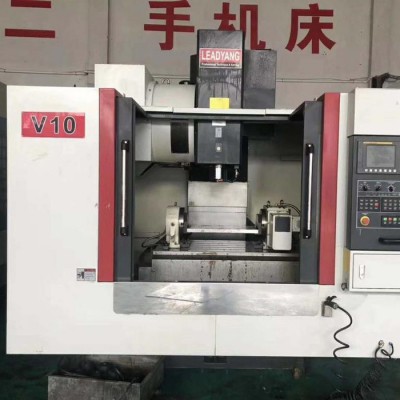立扬v10加工中心，机械手臂刀库24t，法那科mf系统2017年 带255四轴 带油冷 带排屑器图1