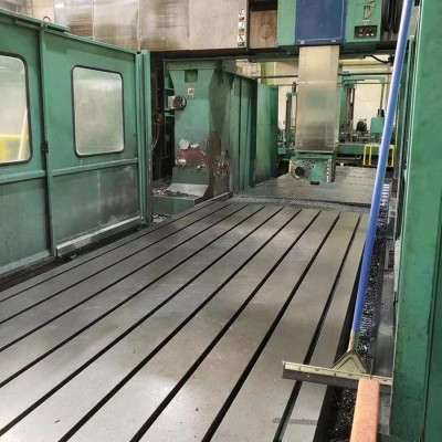 二手4米龙门加工中心MPE-2140 ，日本东芝产，台面1800X4000 带刀库图1