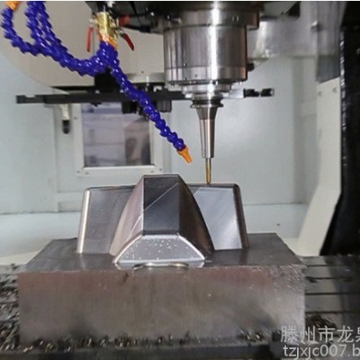 金鑫机床数控 VMC1060加工中心线轨BT40/50主轴刀库重切削现货价格优惠图2