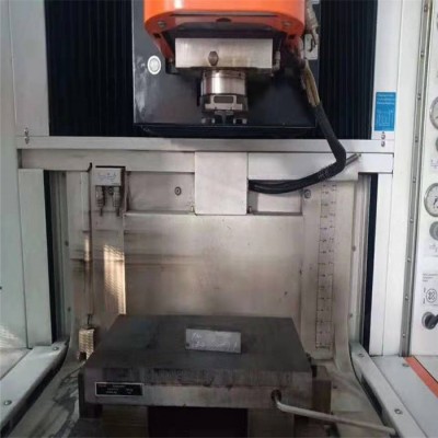 低价出售二手[阿奇夏米尔FORM 200 Bp放电机]二手放电机带刀库阿奇夏米尔FORM 200 Bp放电机图4