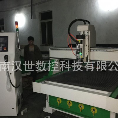 济南汉世直排式自动换刀木工雕刻机 带刀库加工中心15106920026图1
