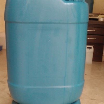 塑胶模具上的设备油污要怎么来清理效果材比较好 净彻机械油污清洗剂 高效快速图1