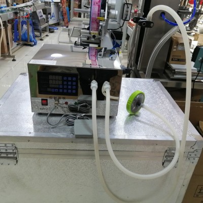 清洗剂定量分装机 精油香水液体灌装机 酒精灌装机 双头厂家图4