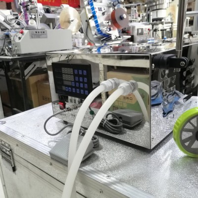 清洗剂定量分装机 精油香水液体灌装机 酒精灌装机 双头厂家图2