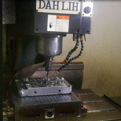 北京模具配件加工厂家 恒兴昌电子外壳塑胶模具开模制造厂家图2