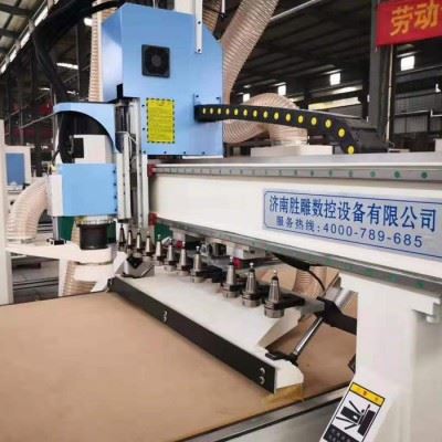 山东胜雕数控 开料机 雕刻机 橱柜衣柜加工设备 木工开料机 直排换刀加工中心 酒店家具开料机 橱柜开料机 展台开料机图2