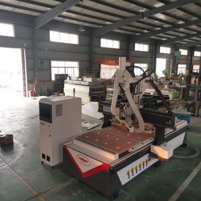 橱柜门板直排换刀开料机 1325直排换刀加工中心 加工橱柜门板用的设备   数控开料机   济南**图2