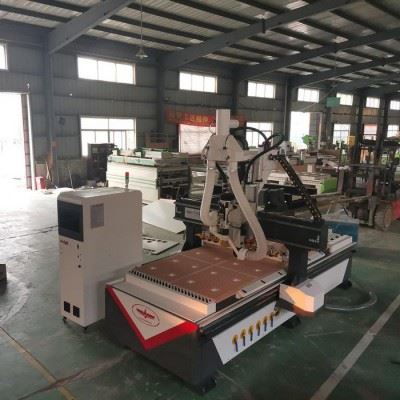 橱柜门板直排换刀开料机 1325直排换刀加工中心 加工橱柜门板用的设备   数控开料机   济南**图4