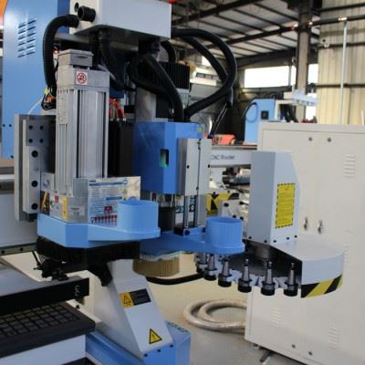 山东胜雕数控 SD-1325HD 圆盘换刀加工中心 板式家具生产线 开料机 雕刻机 双工位开料机 生产高效 方便快捷图1
