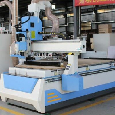 山东胜雕数控 开料机 雕刻机 SD-1325HD-P 直排式换刀加工中心 板式家具生产线 数控开料机 门板加工中心图3