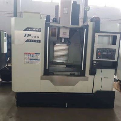 山东龙泽数控机床VMC855 立式加工中心图1