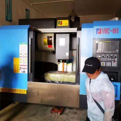 上海立式加工中心 VMC850  高速立式加工中心  线轨机  供应数控机床  机床零配件  机床厂家  欢迎采购图2