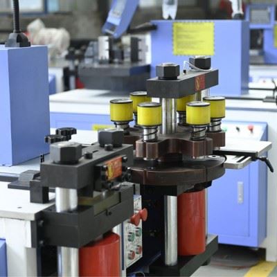 铜排加工机价格 母线机砖塔式数控 母排折弯加工机 山东济南德商供应图2