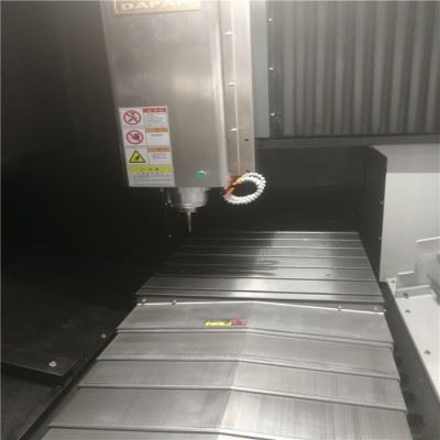 卧式加工中心钢板防护罩 防水防尘导轨钣金防尘罩 机床导轨不锈钢拖板 欢迎来电咨询图1