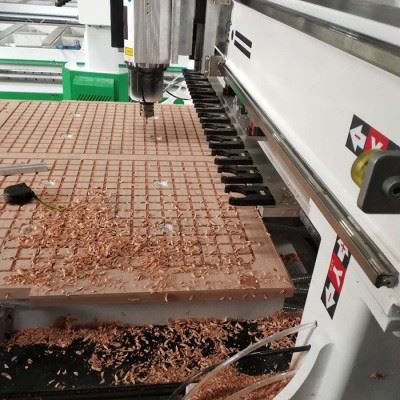 铜铝泡沫轮直排换刀加工中心 配置介绍直排换刀加工中心 越隆 品**良图4