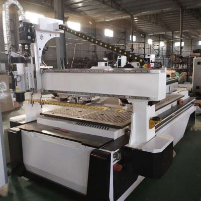 **直排换刀加工中心 多功能直排换刀加工中心 越隆 品**良图2